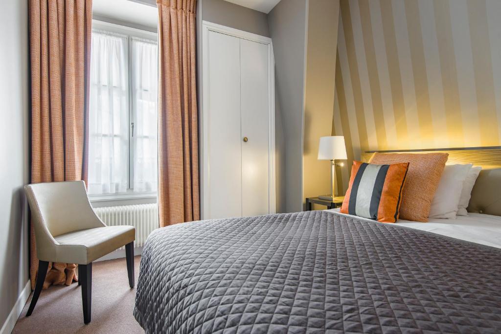 Postel nebo postele na pokoji v ubytování Eiffel Kennedy