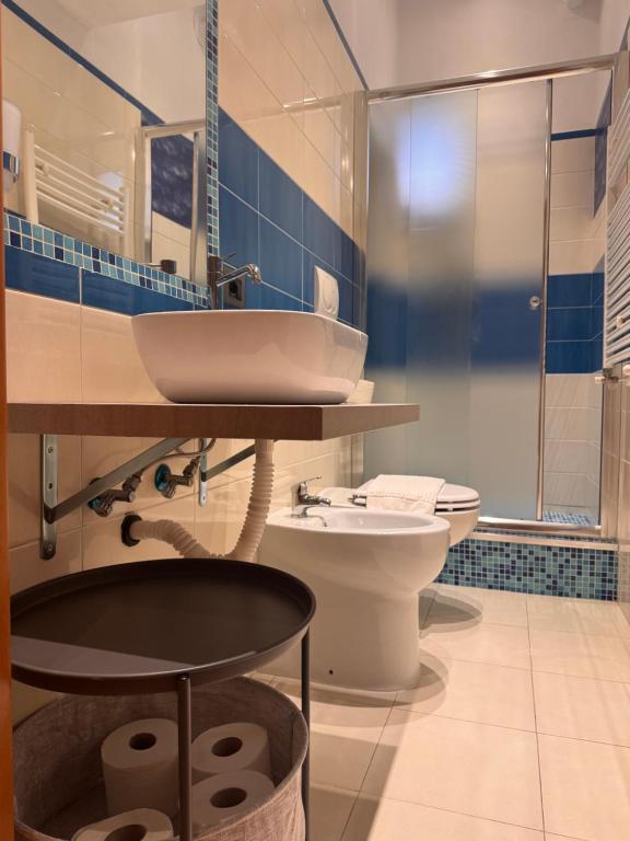 A bathroom at Roma Da Noi Suite