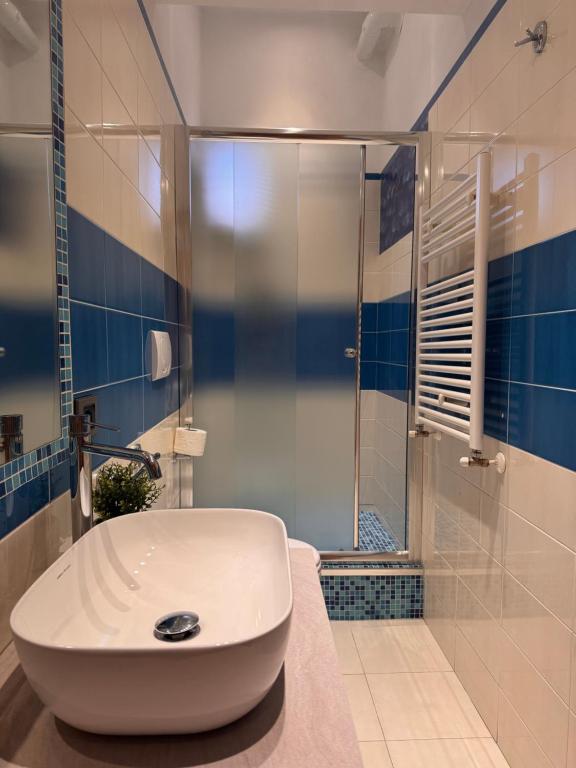 A bathroom at Roma Da Noi Suite