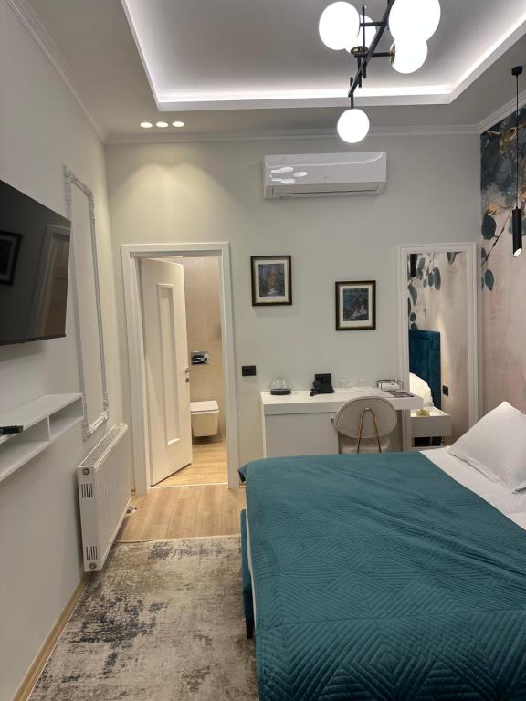 Postel nebo postele na pokoji v ubytování Sky Hotel Korce