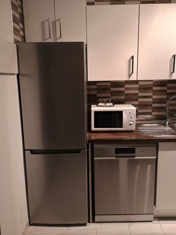 Una cocina o zona de cocina en Apartamento en la playa de Cala Capitán -Cabo Roig- Orihuela Costa