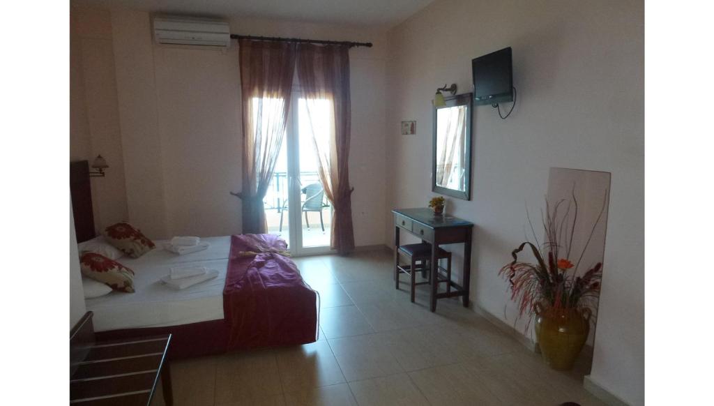 Postel nebo postele na pokoji v ubytování Galini Sea Apartments