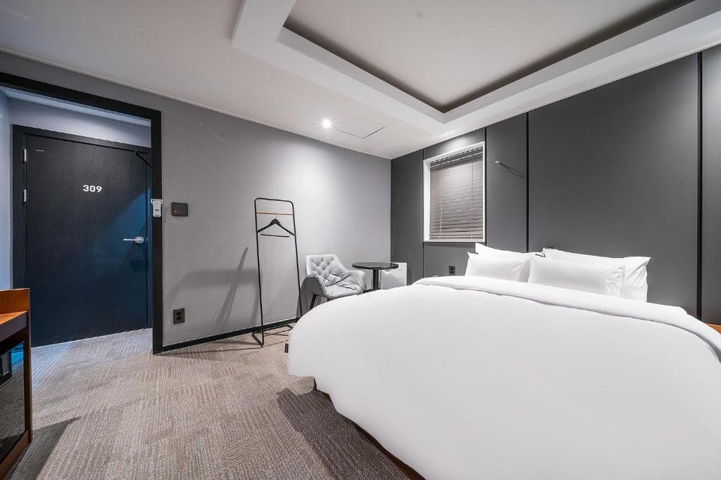 Postel nebo postele na pokoji v ubytování Story 9 Hotel
