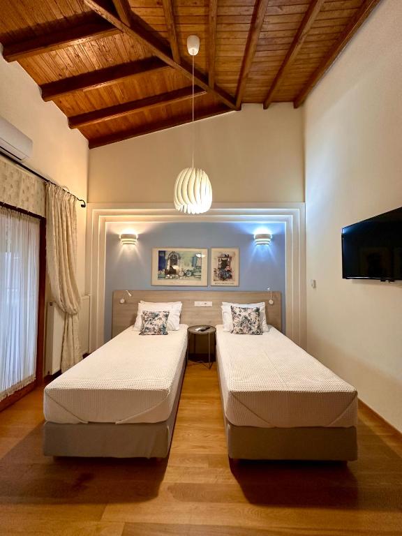 Postel nebo postele na pokoji v ubytování Αλσύλλιο - Alsillio studio apartments
