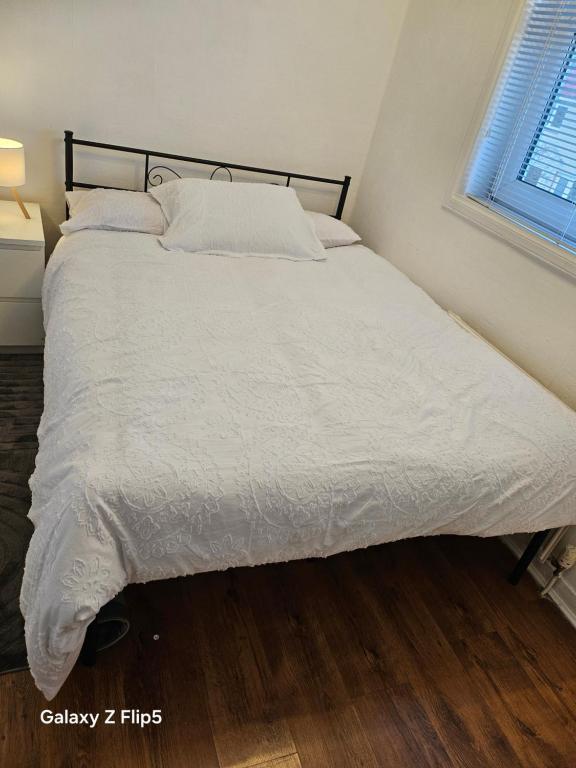 Postel nebo postele na pokoji v ubytování Double room available