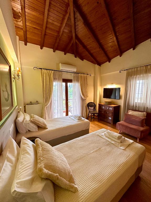 Postel nebo postele na pokoji v ubytování Αλσύλλιο - Alsillio studio apartments