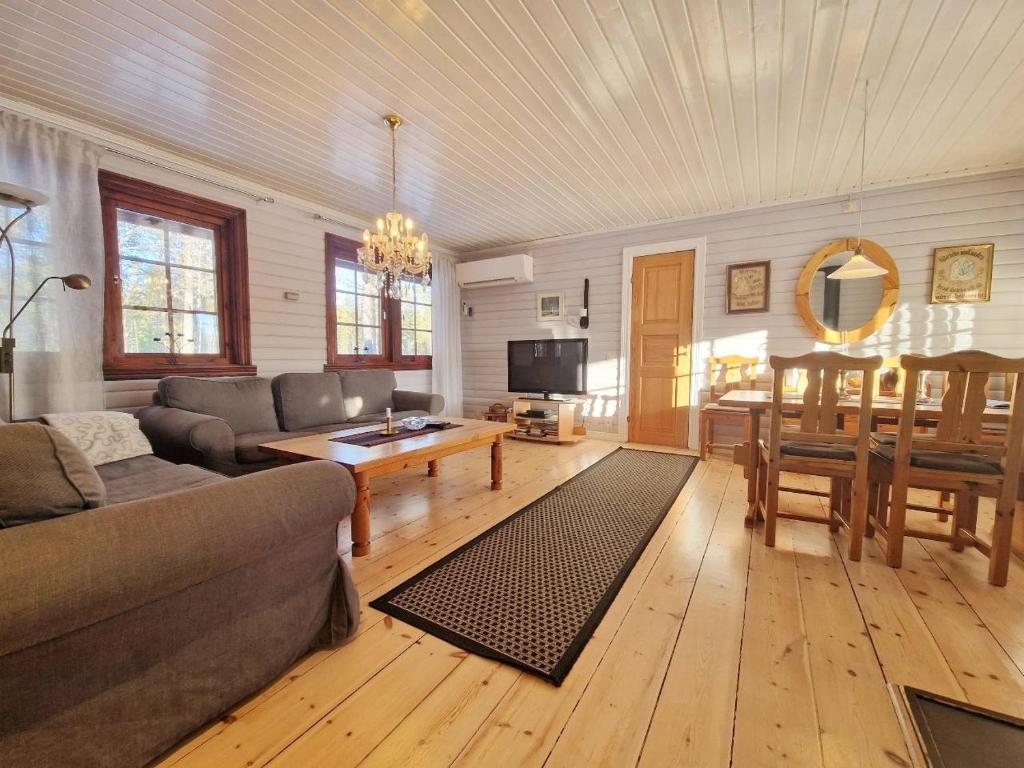 Sauna | Engine heater | Pets allowed | Stove