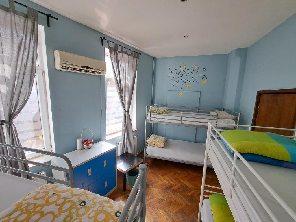 Postel nebo postele na pokoji v ubytování FunHouse
