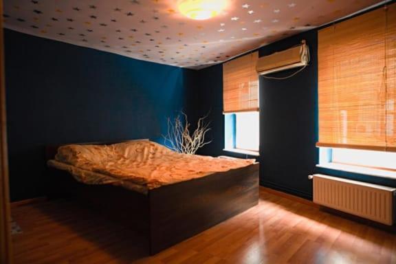 Postel nebo postele na pokoji v ubytování FunHouse