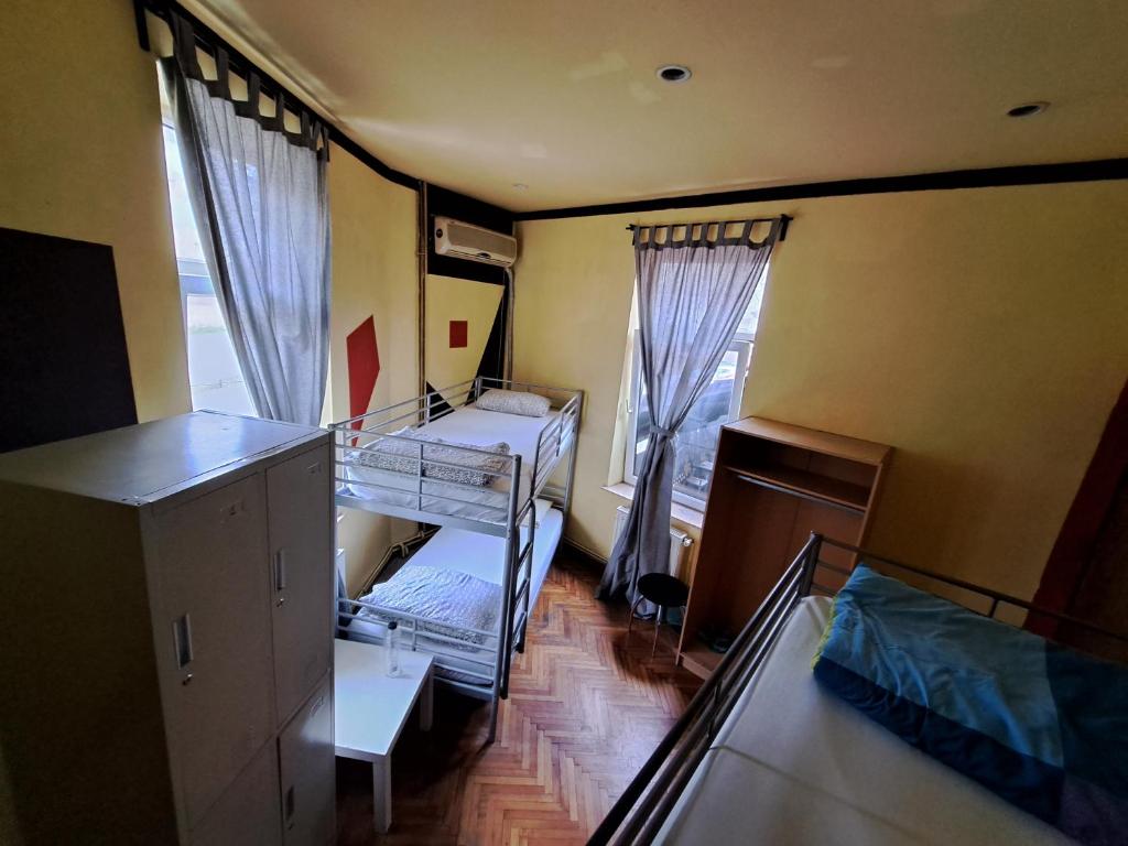 Postel nebo postele na pokoji v ubytování FunHouse