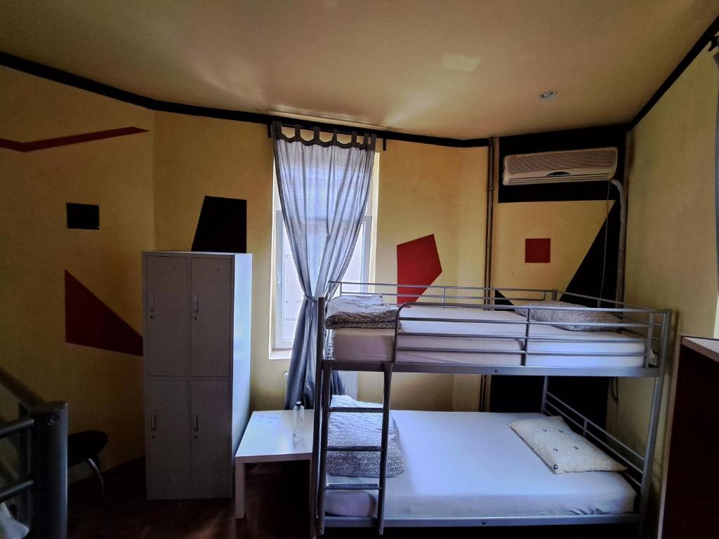Postel nebo postele na pokoji v ubytování FunHouse