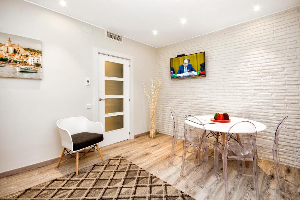 Eixample Building Apartments by Mercedes Heritage - 4