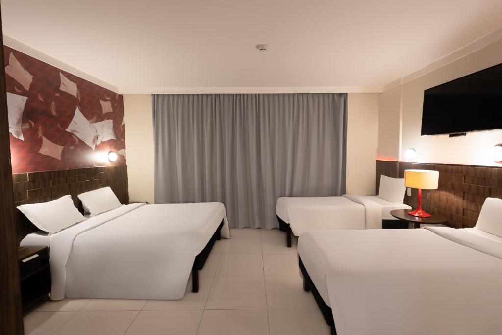 Postel nebo postele na pokoji v ubytování Hotel Cassino Tower Piracicaba by Nacional Inn