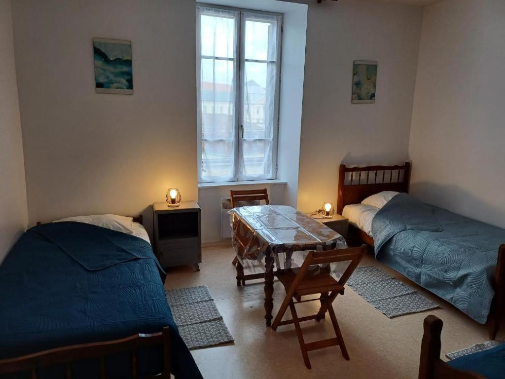 Postel nebo postele na pokoji v ubytování Les Gîtes de Clairvaux