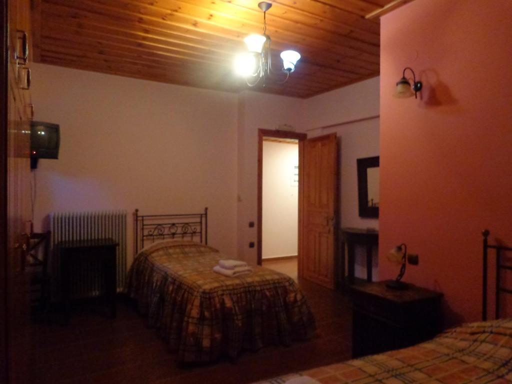 Postel nebo postele na pokoji v ubytování Alonaki Guesthouse