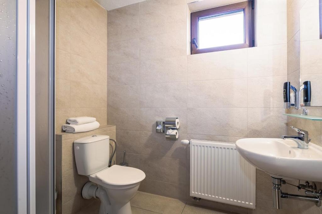Koupelna v ubytování Apartmánový dom Vila Maroš