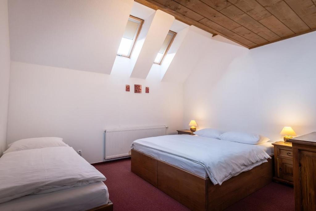 Postel nebo postele na pokoji v ubytování Apartmánový dom Vila Maroš