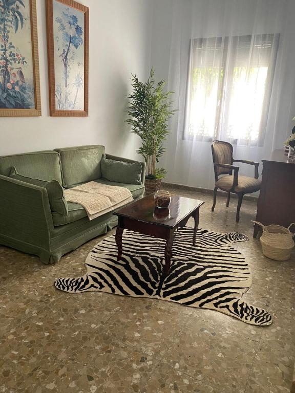 a living room with a couch and a coffee table at Casa Centrtrica Umbrete in Umbrete