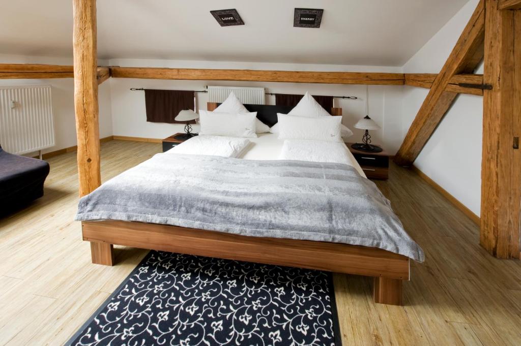 Postel nebo postele na pokoji v ubytování Monello Apartments - Charmanter Altbau