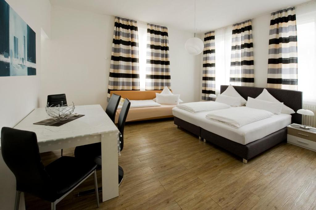 Postel nebo postele na pokoji v ubytování Monello Apartments - Charmanter Altbau