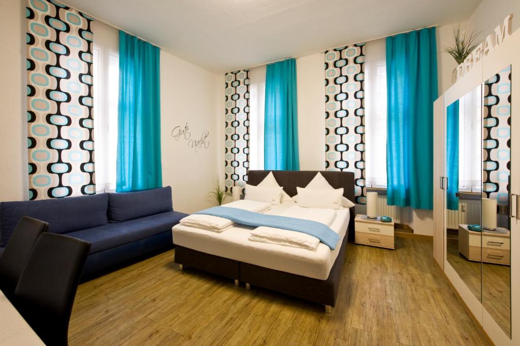 Postel nebo postele na pokoji v ubytování Monello Apartments - Charmanter Altbau