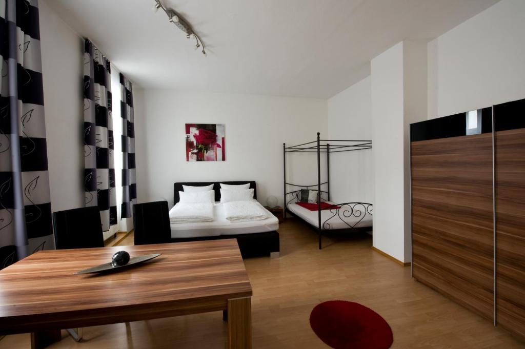 Postel nebo postele na pokoji v ubytování Monello Apartments - Charmanter Altbau