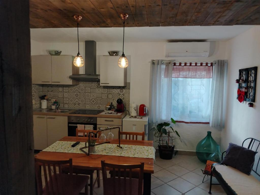 Kuchnia lub aneks kuchenny w obiekcie Apartment Ada bed & breakfast