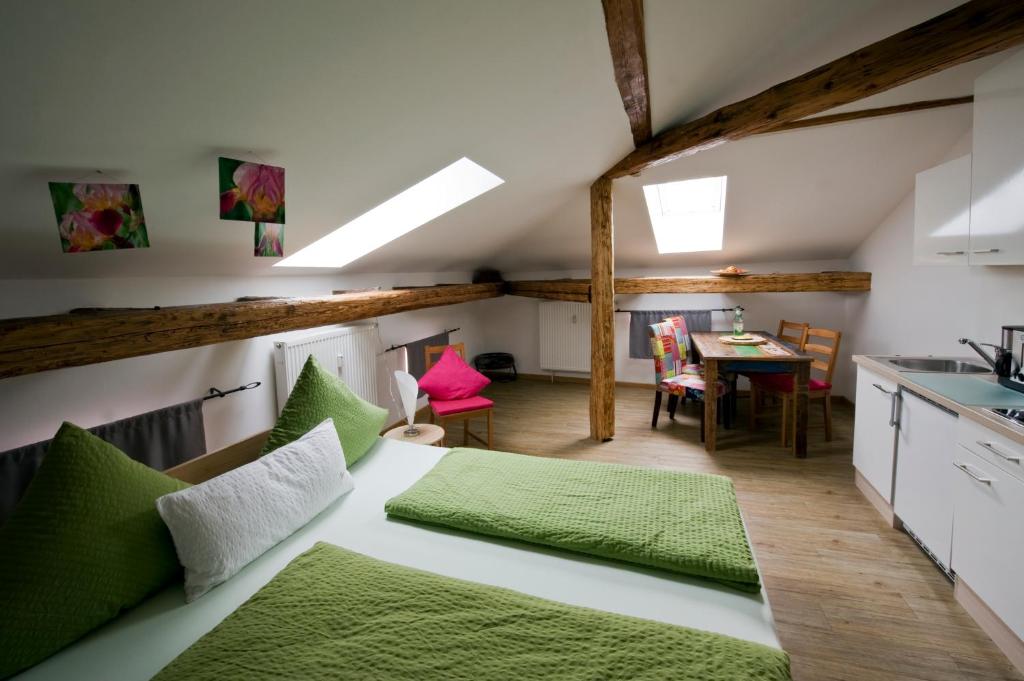 Postel nebo postele na pokoji v ubytování Monello Apartments - Charmanter Altbau