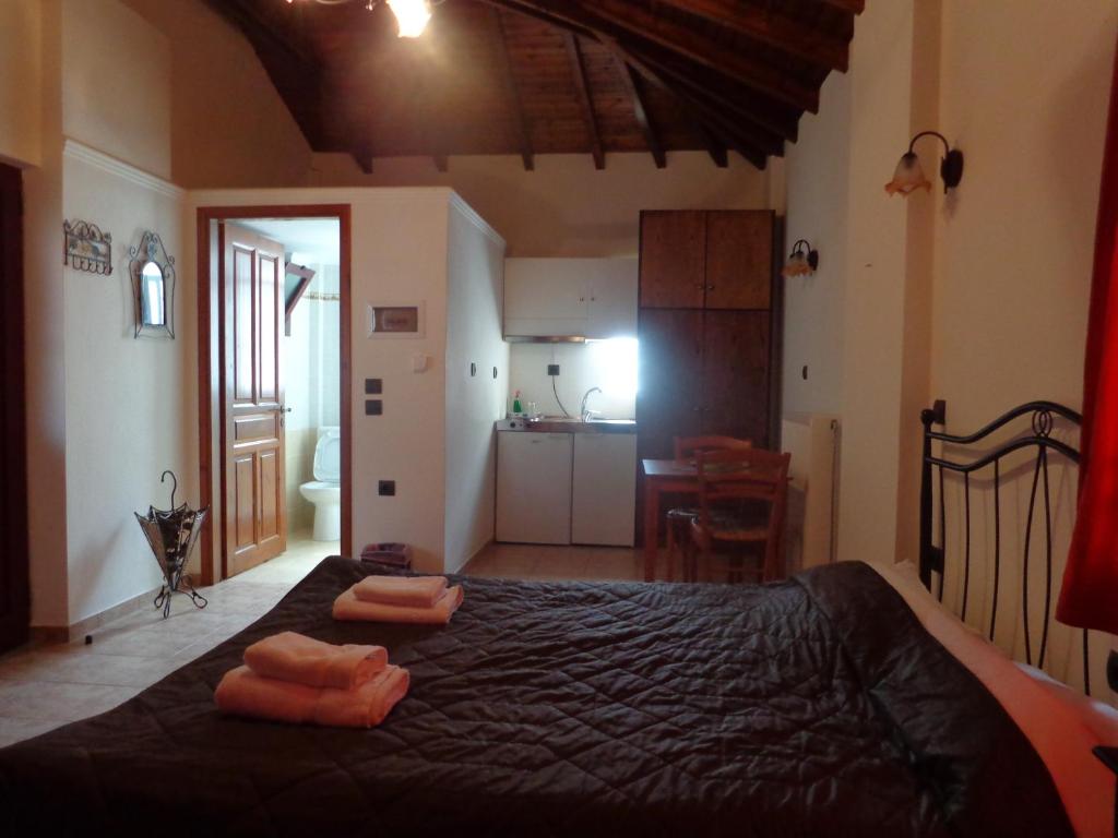 Postel nebo postele na pokoji v ubytování Alonaki Guesthouse