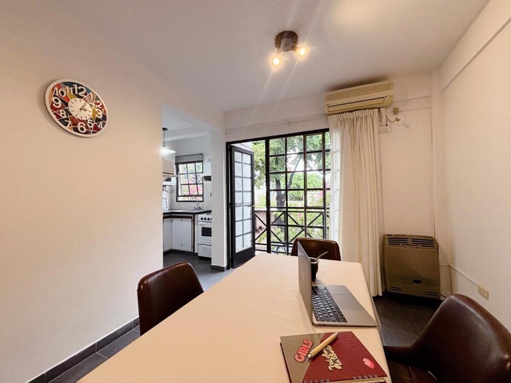 a room with a table with a laptop on it at Oslo- Urbano y Residencial in La Plata