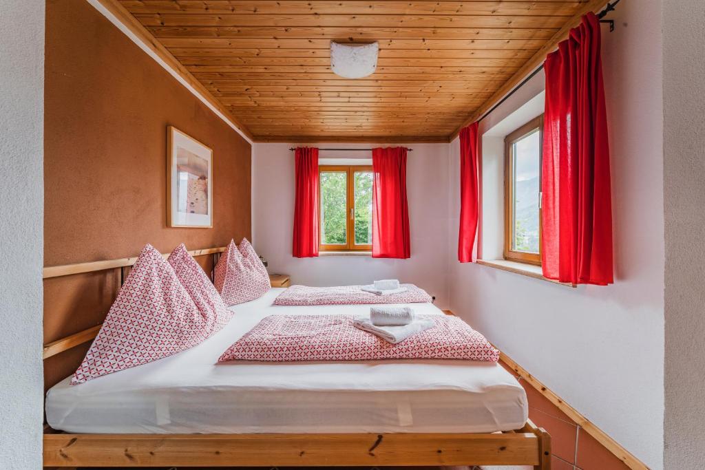 Postel nebo postele na pokoji v ubytování Dachstein Chalet - Mountain view