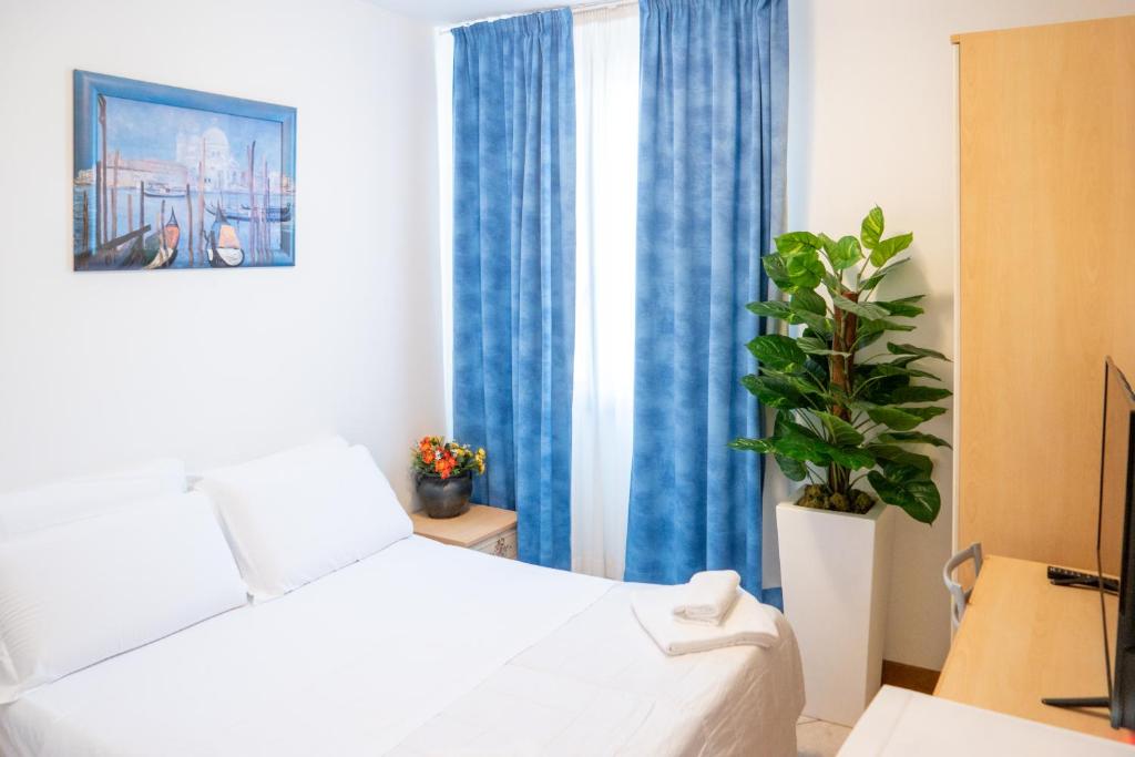 Posteľ alebo postele v izbe v ubytovaní Hotel New Aurora Venice