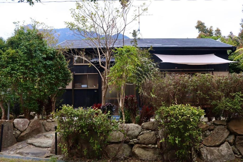 Zahrada ubytování 島宿屋久島