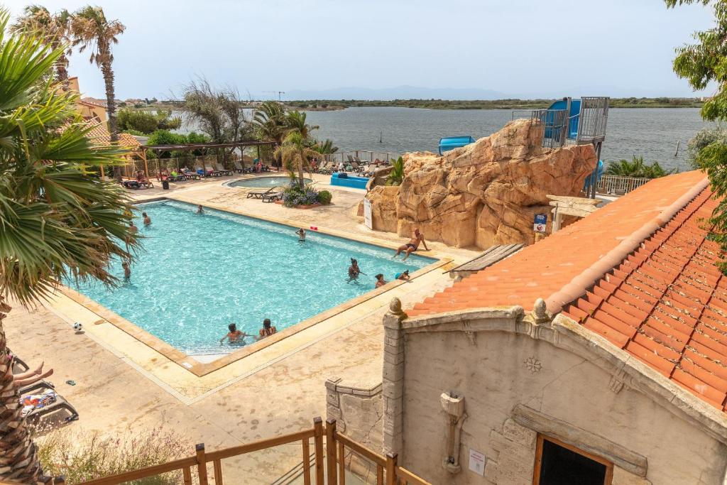 Bazén v ubytování Camping La Presqu'Île du Barcarès nebo v jeho okolí