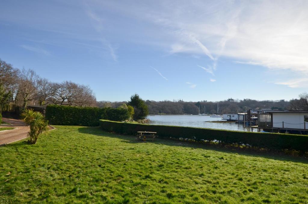 Fotografie z fotogalerie ubytování Whippingham, Creek Gardens - Isle of Wight v destinaci Wootton Bridge
