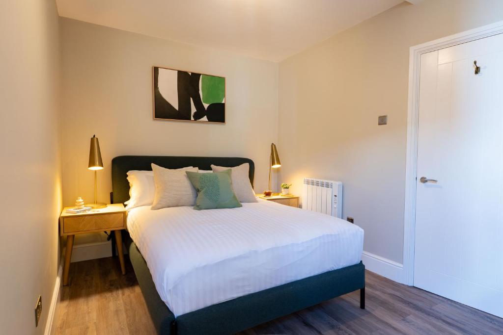 Postel nebo postele na pokoji v ubytování Wellington Place I Your Apartment