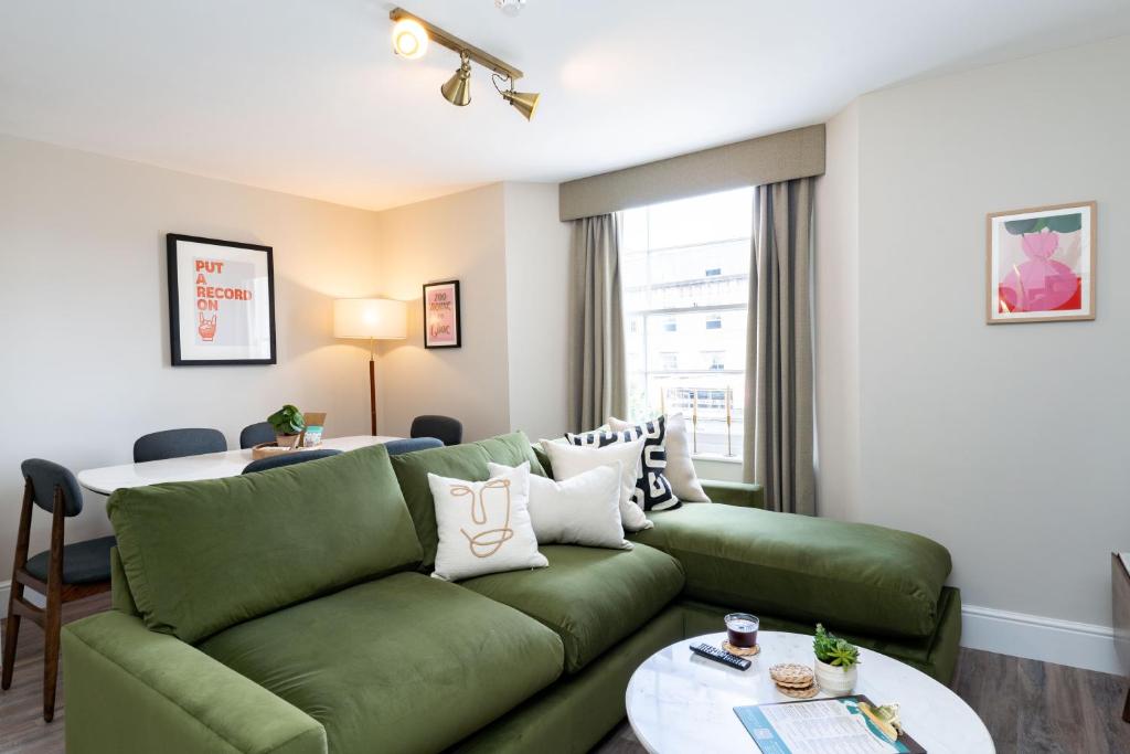 Posezení v ubytování Wellington Place I Your Apartment