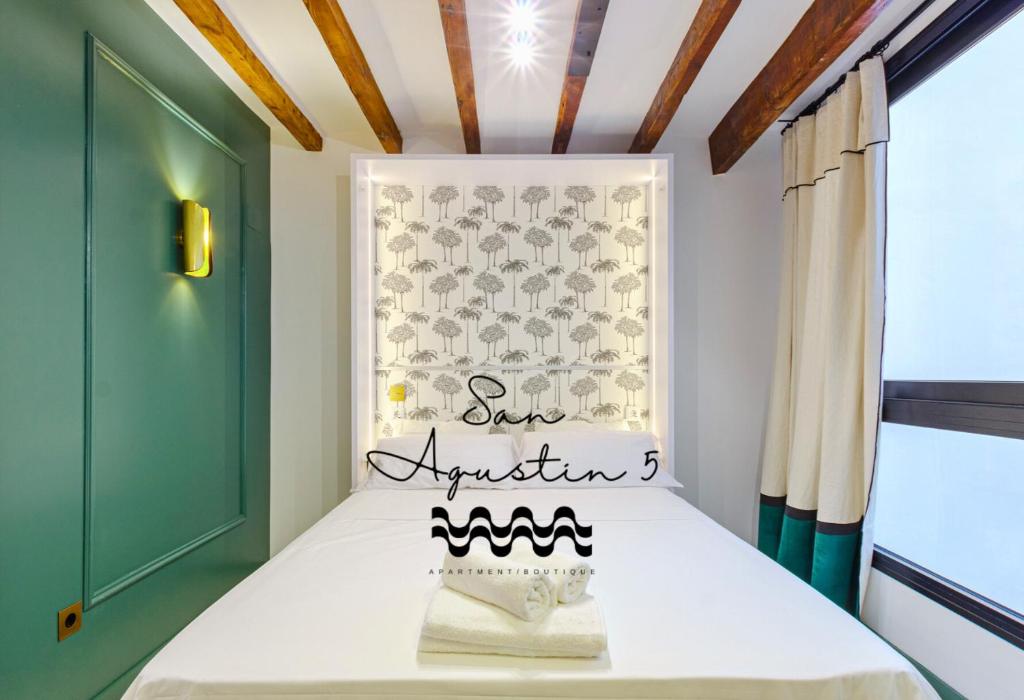 Refined and practical studio in historic center of Alicante