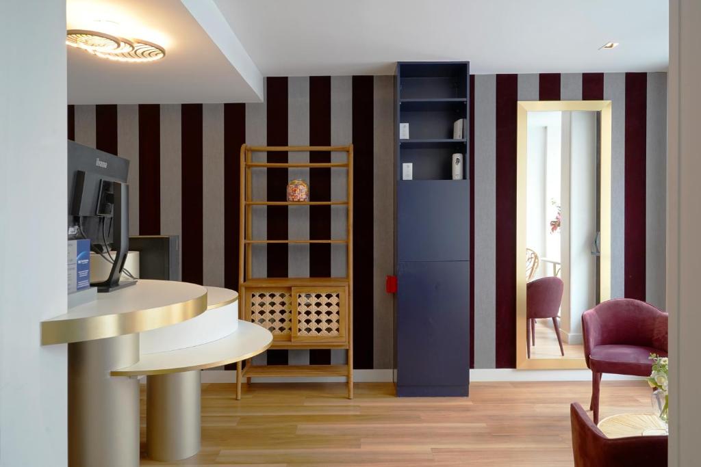 Hôtel Le Montmartre Saint Pierre - Resim 14