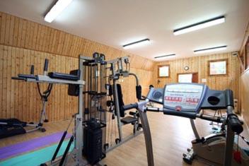 Posilňovňa alebo fitness centrum v ubytovaní Filarówka