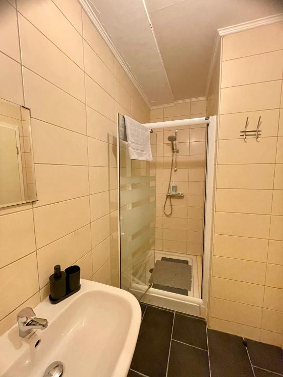 Luxembourg Tram Station Rooms - Resim 3