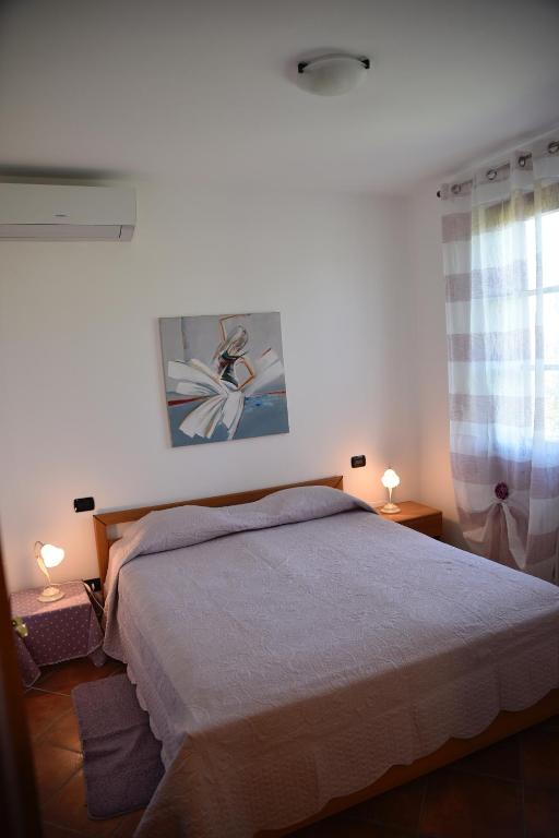 A bed or beds in a room at CASE&COLLINE La Macchia