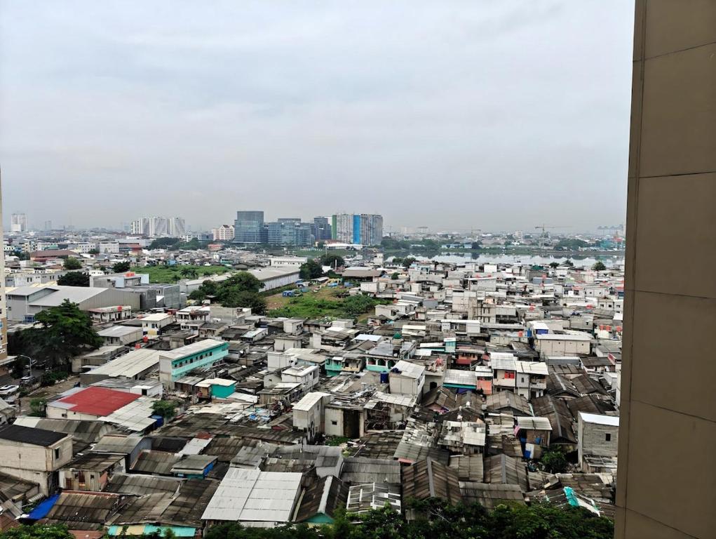 Gallery image of Cheapest 2BR Pluit Sea View Apt with Pool by 2ndHome in Jakarta
