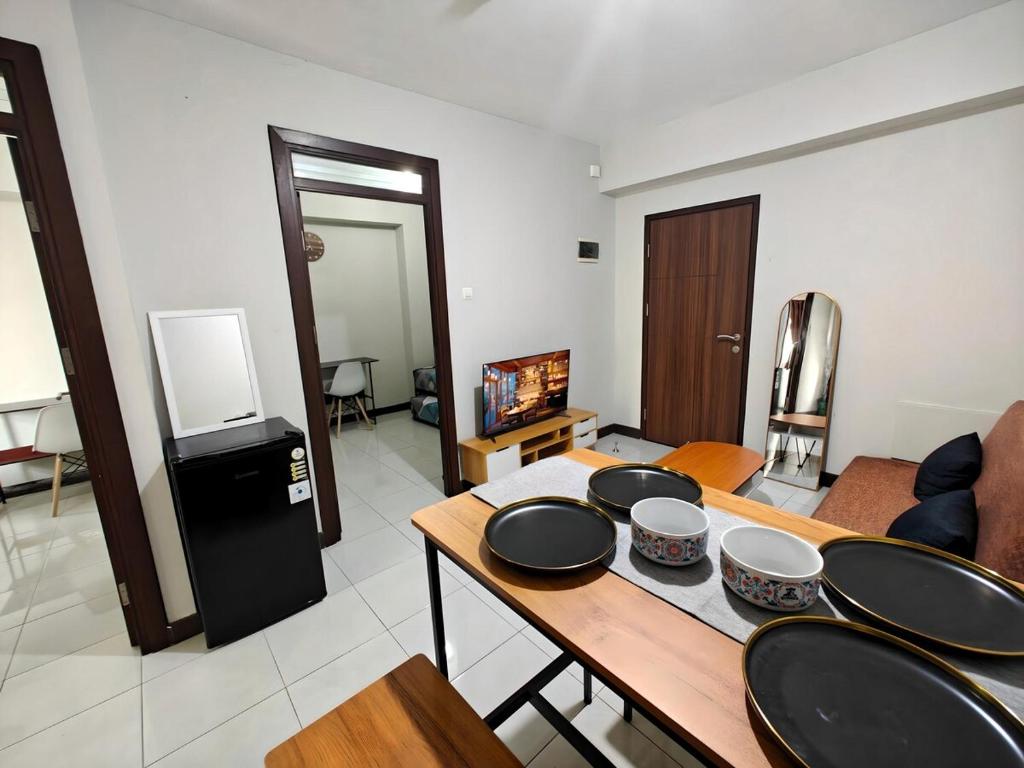 Gallery image of Cheapest 2BR Pluit Sea View Apt with Pool by 2ndHome in Jakarta