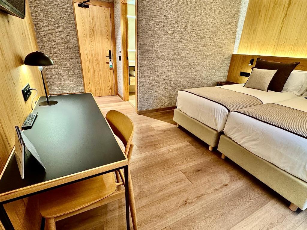 Postel nebo postele na pokoji v ubytování Hotel Petit Lacreu