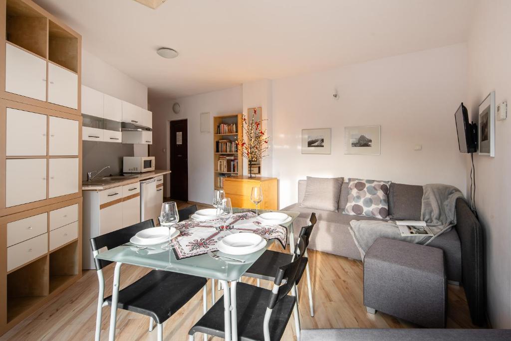 Kuchyňa alebo kuchynka v ubytovaní Apartamenty Smrekowa Zakopane