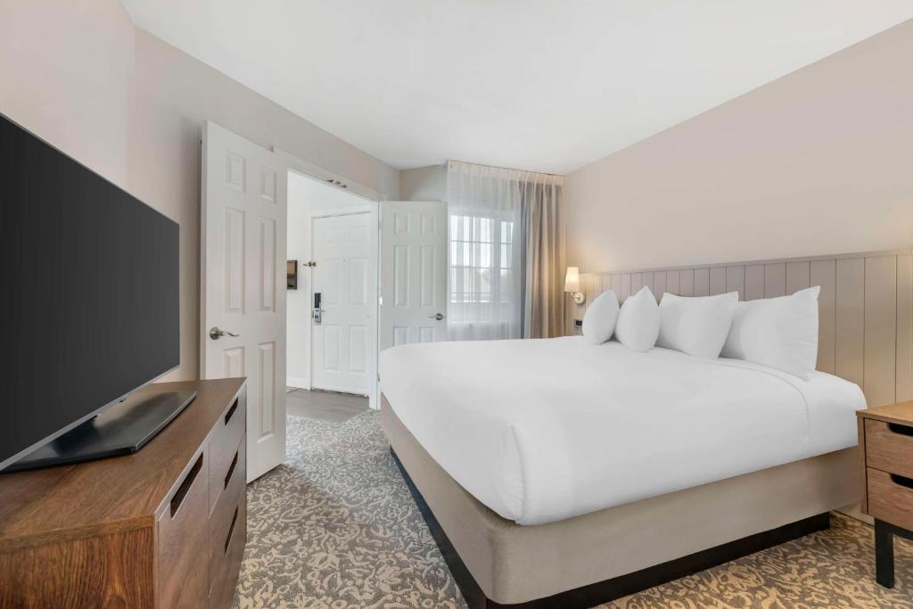 Sonesta ES Suites Dulles Airport photo