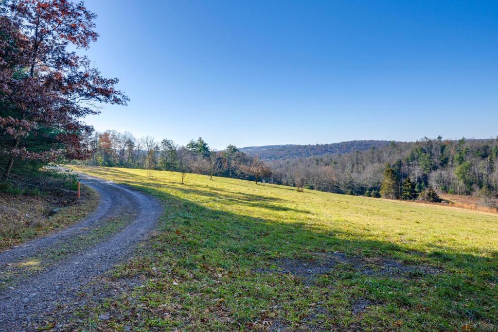 Benton Home on 50 Acres with Private Deck and Views! - Casa De Vacaciones