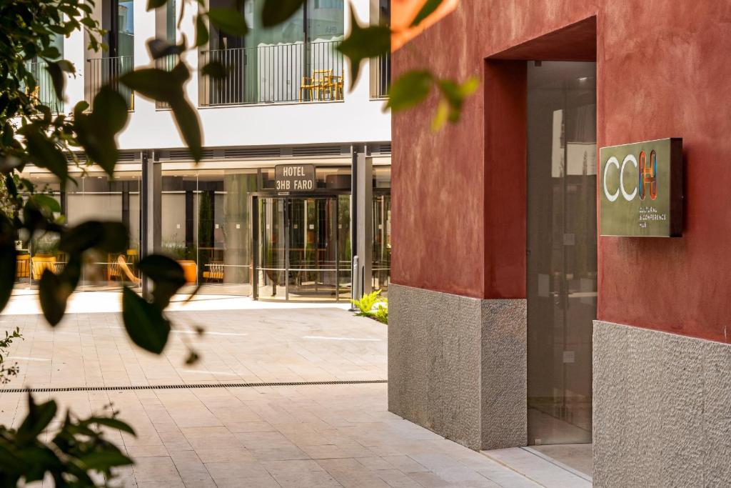 a close up of a building with a cctc sign at 3HB Faro in Faro