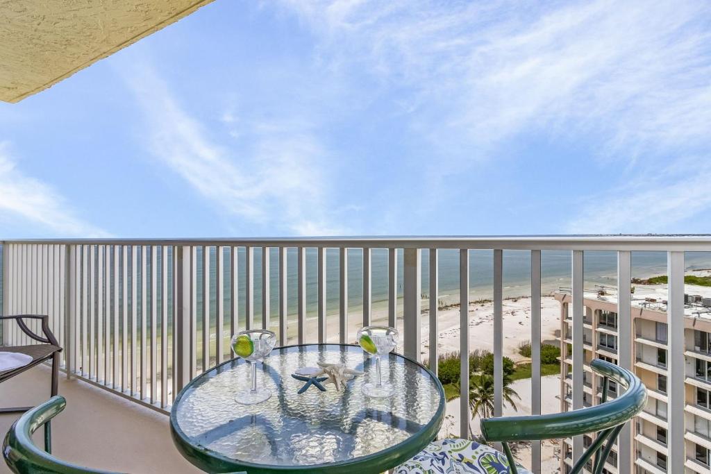 Galería fotográfica de Welcome to Oceans Twelve - Ocean View and Steps to the Beach - Roelens en Fort Myers Beach